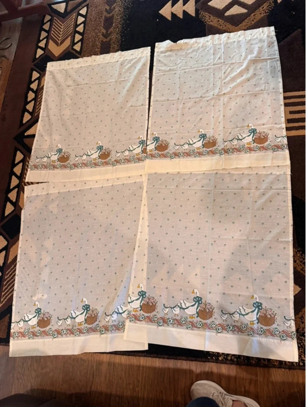 Goose valances and cafe curtains